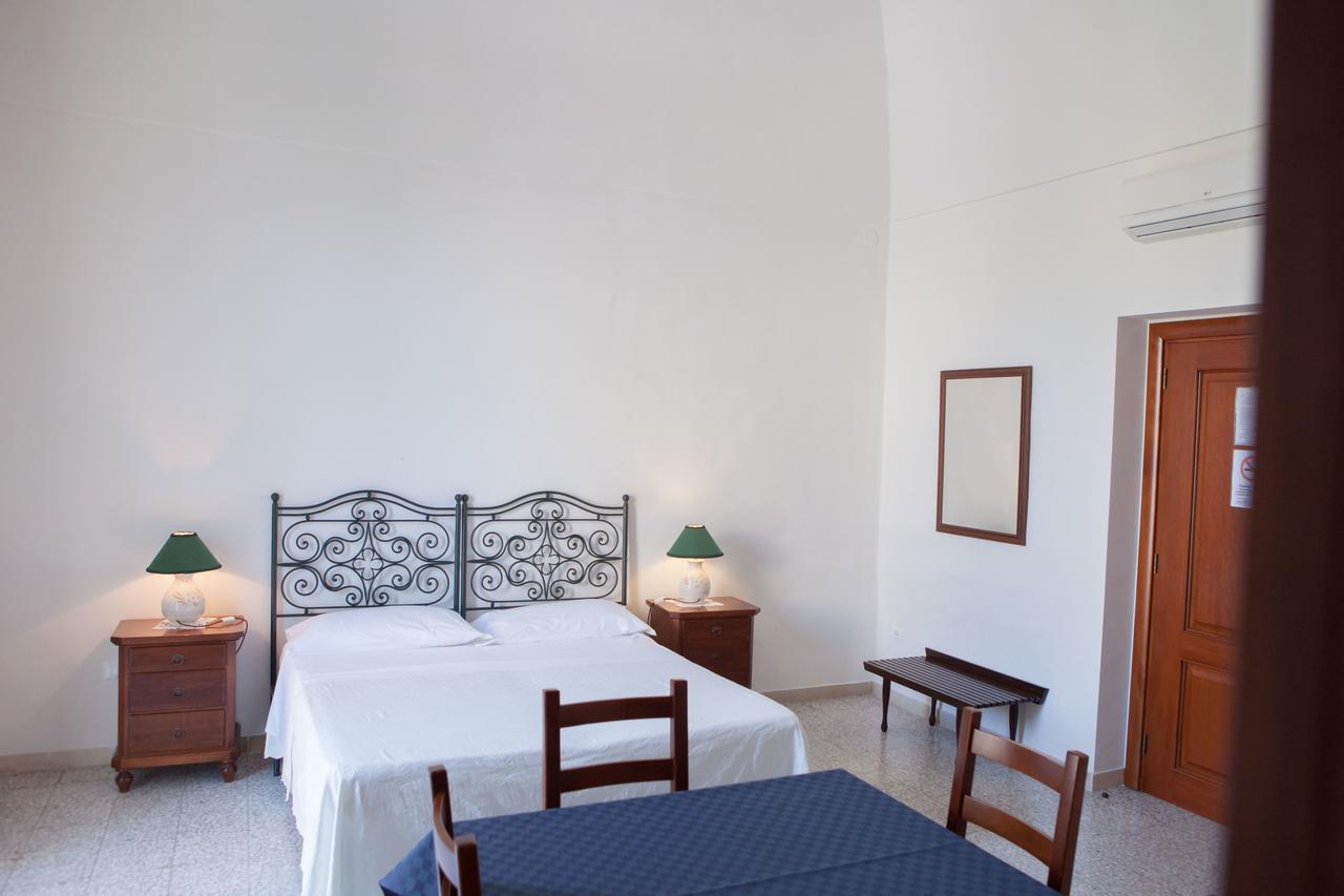 Albergo Lucy Trani Exteriör bild