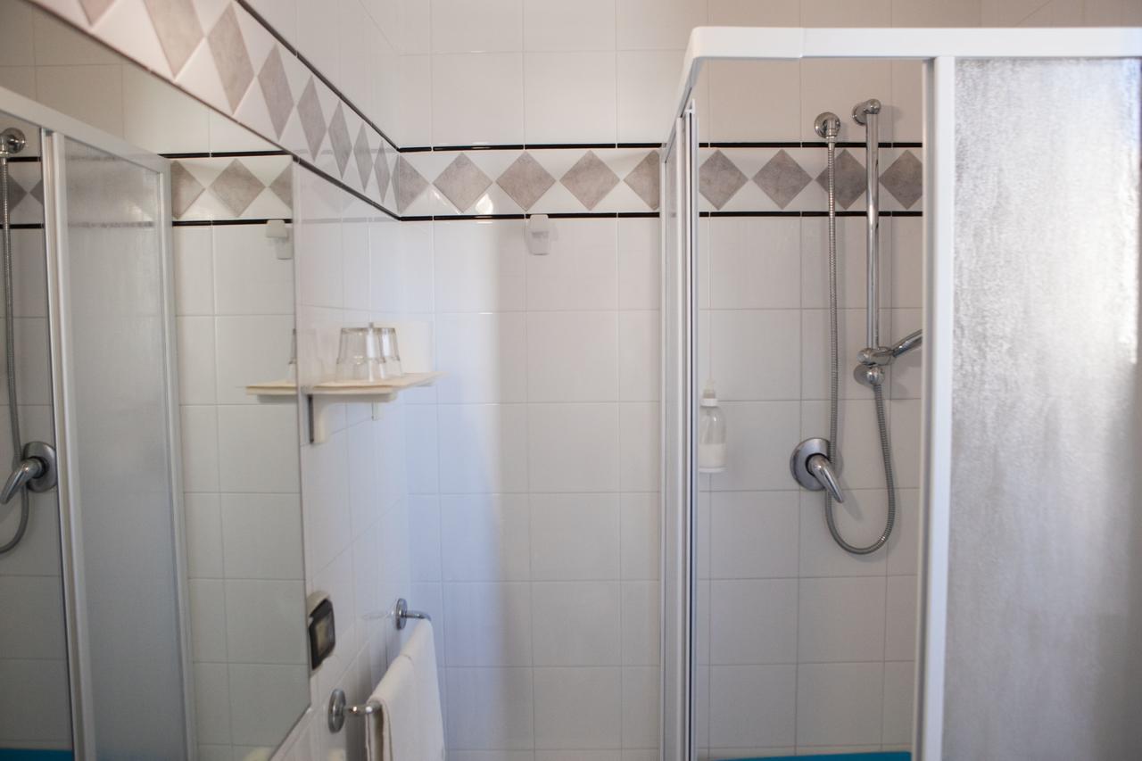 Albergo Lucy Trani Rum bild