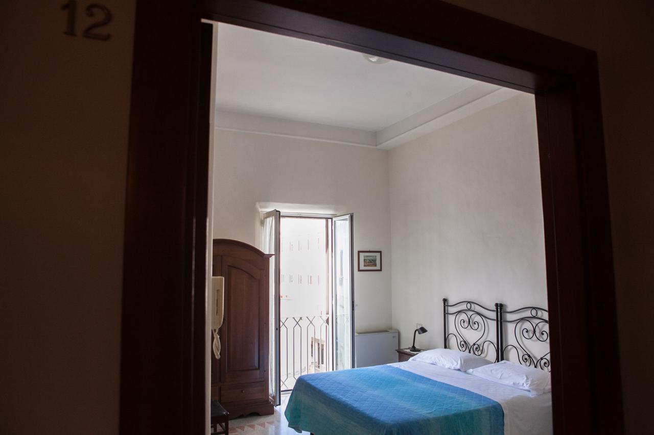 Albergo Lucy Trani Exteriör bild