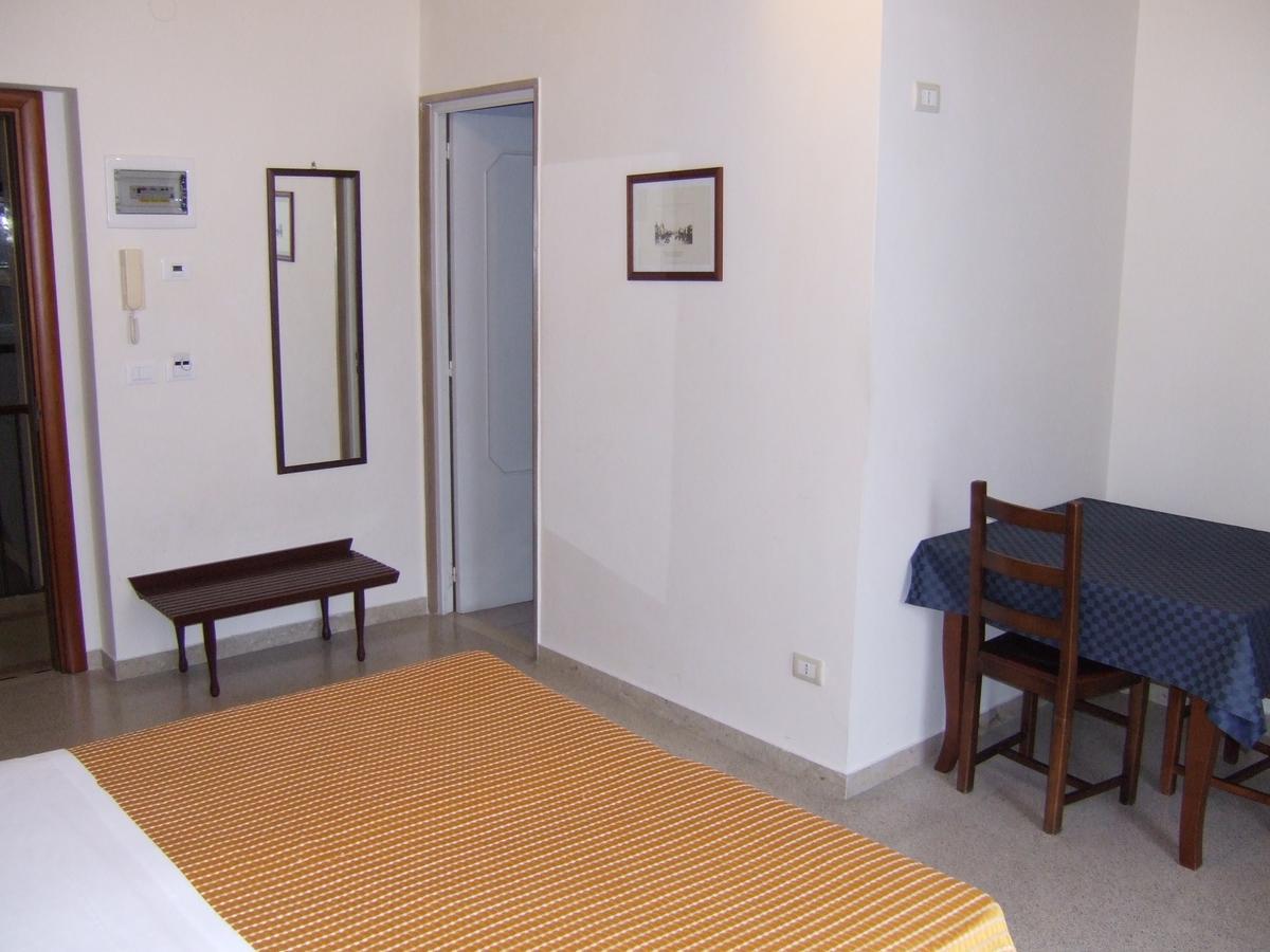 Albergo Lucy Trani Rum bild