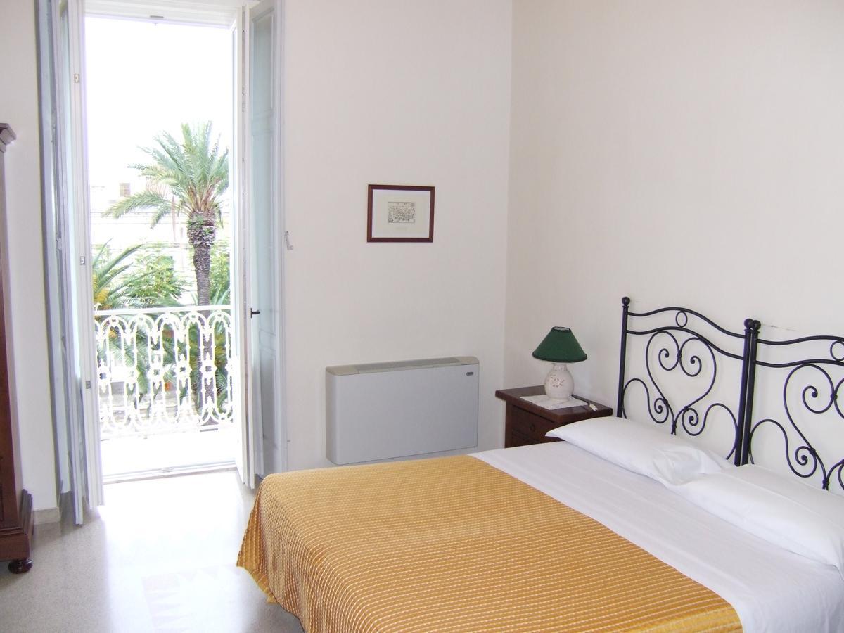 Albergo Lucy Trani Rum bild